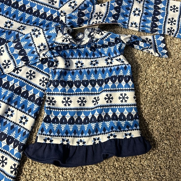 NWT- 2T- nightgown with matching doll gown. - Picture 2 of 5